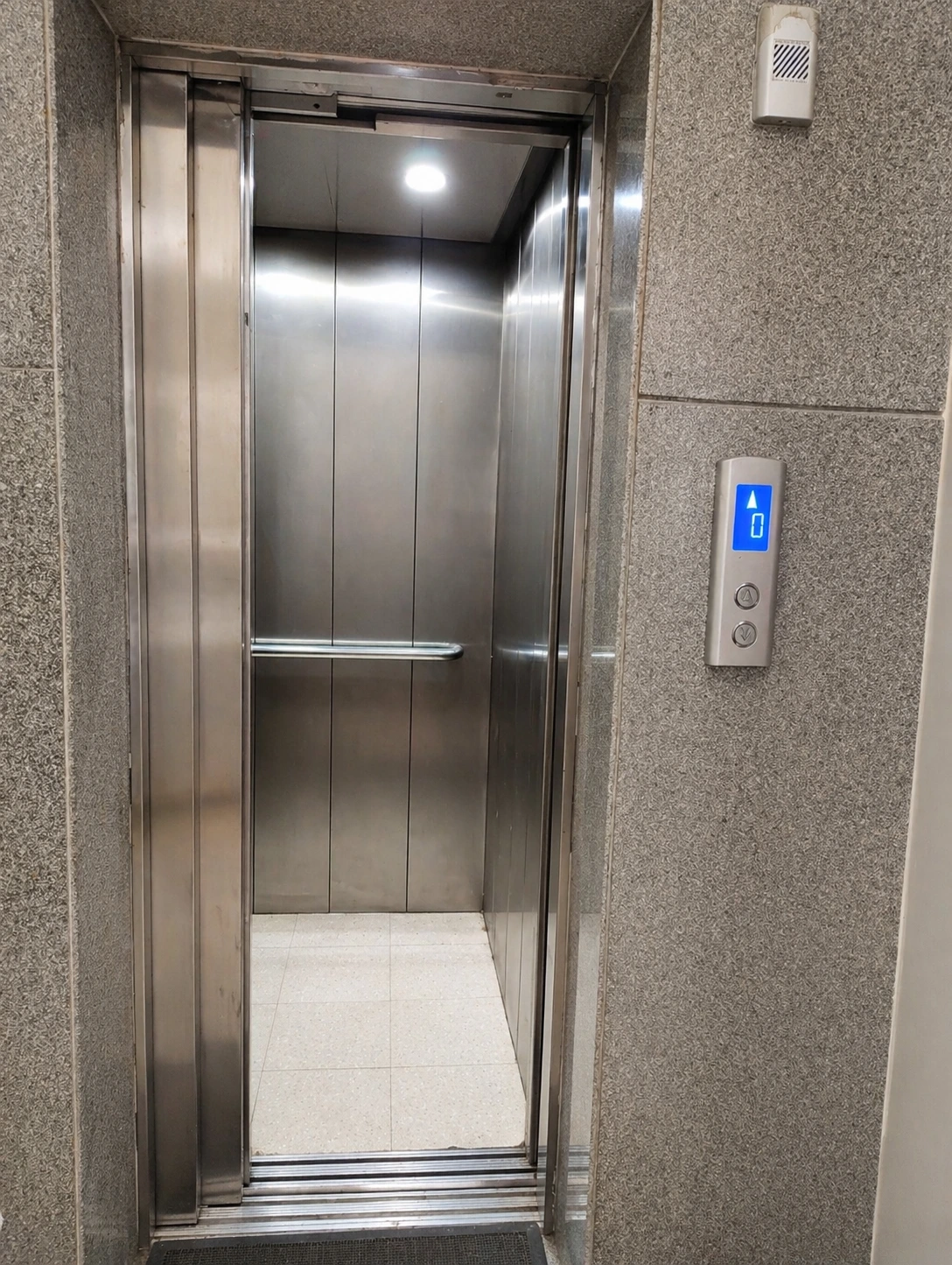 Lift — Royal PG
